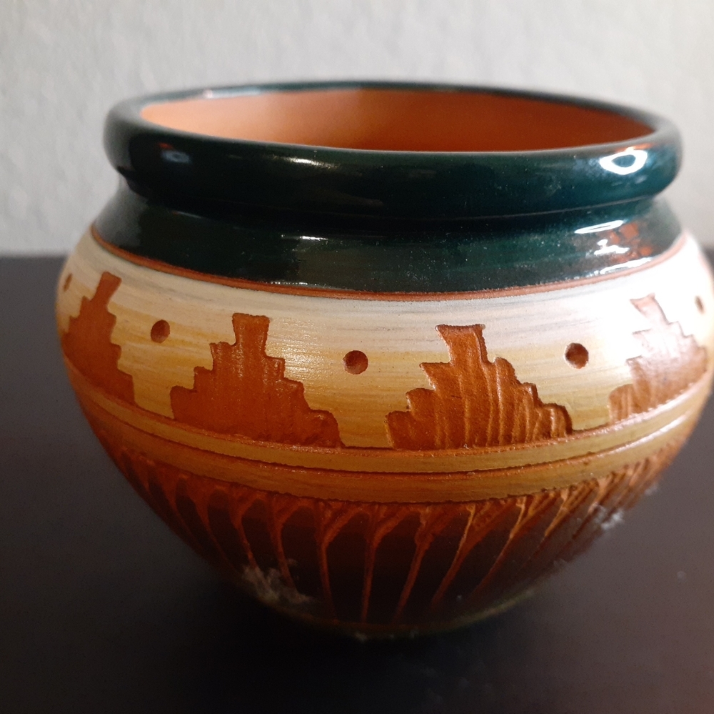 Signed Navajo Pottery 3" miniature pot